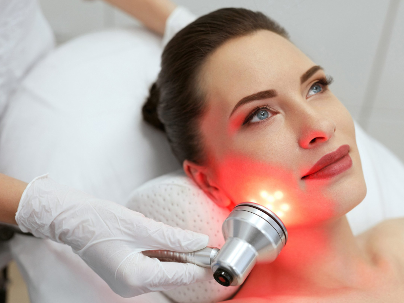Tratamiento facial con luz LED roja